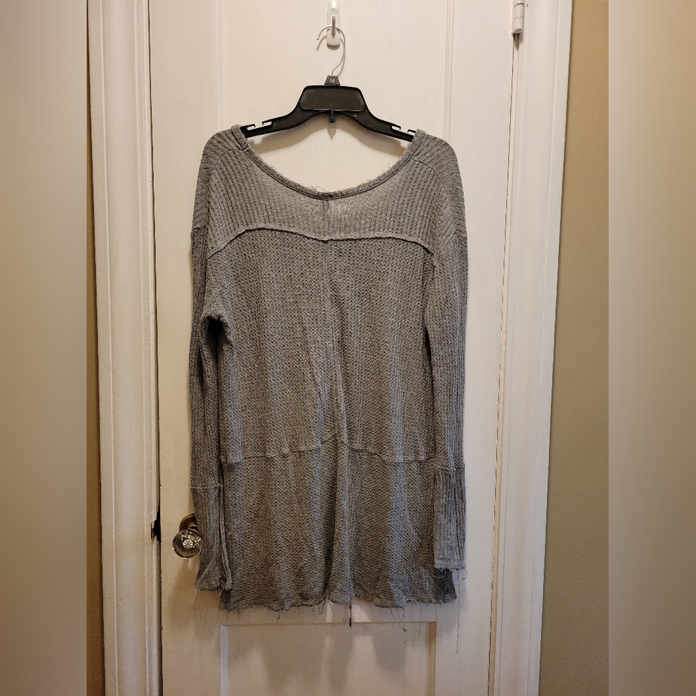Free People Gray Frayed Hem Long Sleeve Oversized Top Women's Size S - Picture 4 of 4